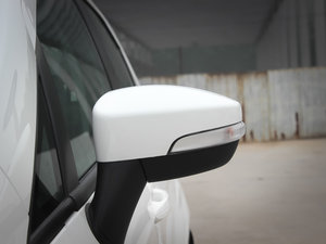 2013款1.5L 自动尊贵型 后视镜
