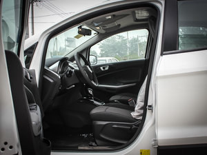 2013款1.5L 自动尊贵型 前排空间
