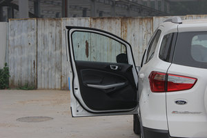 2013款1.0L GTDi 手动尊贵型 前排空间