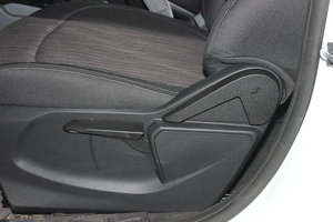 2013款1.0L GTDi 手动尊贵型 主驾驶座椅调节