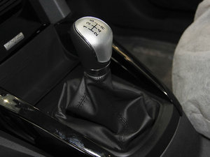2013款1.0L GTDi 手动尊贵型 换挡杆