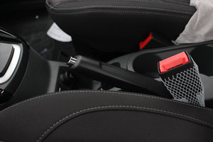 2013款1.0L GTDi 手动尊贵型 驻车制动器
