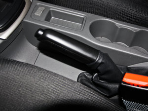 2012款1.8L 自动基本版 驻车制动器