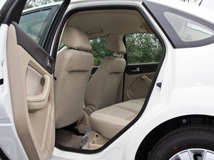 2012款1.8L 手动基本版 后排空间