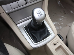 2012款1.8L 手动基本版 换挡杆