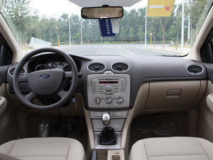2012款1.8L 手动基本版 内饰全景