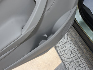 2013款1.6GTDi 四驱精英版 前门储物空间