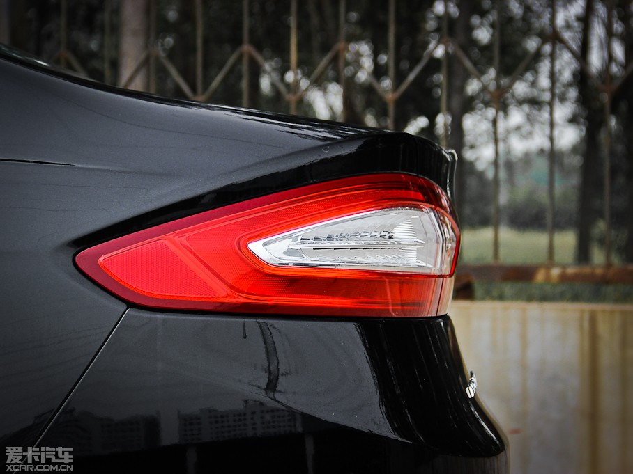 2013ɵϚW 1.5T GTDi180 r