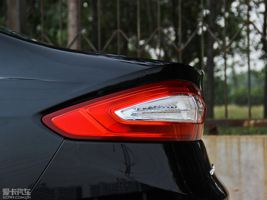 2013ɵϚW 1.5T GTDi180 r