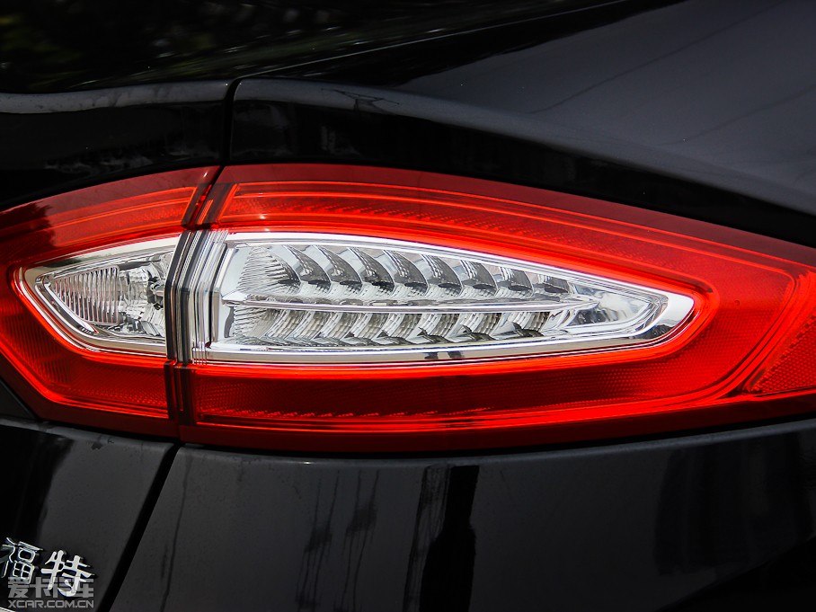 2013ɵϚW 1.5T GTDi180 r