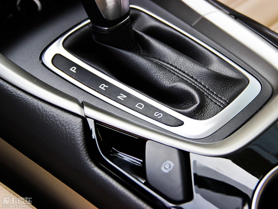 2013ɵϚW 1.5T GTDi180 m