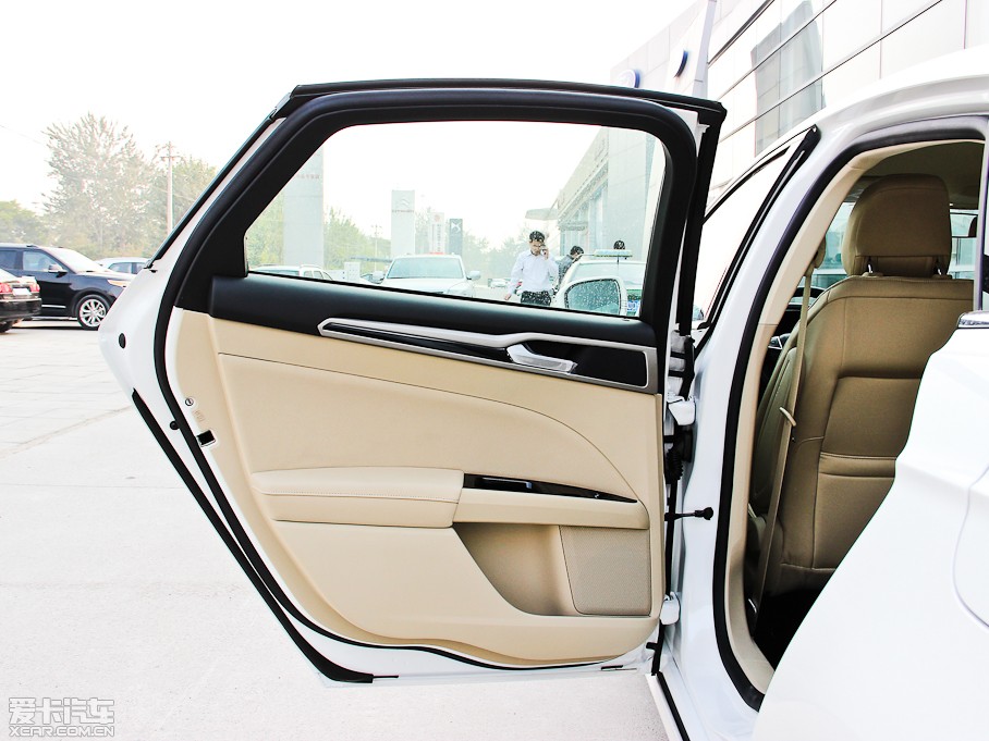 2013ɵϚW 1.5T GTDi180 m