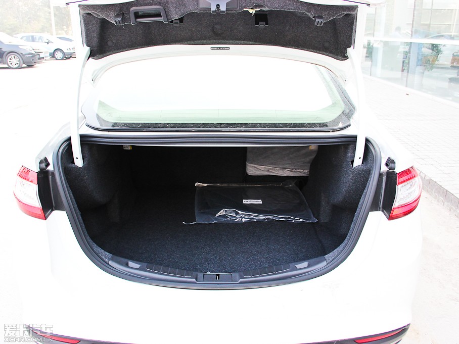 2013ɵϚW 1.5T GTDi180 m