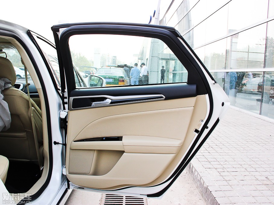 2013ɵϚW 1.5T GTDi180 m