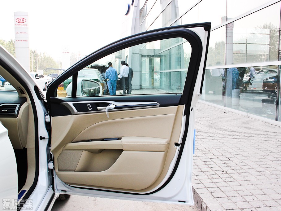 2013ɵϚW 1.5T GTDi180 m