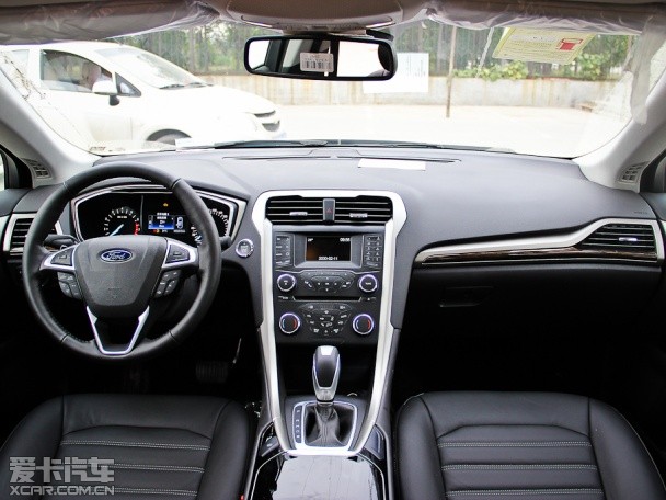 長安福特2013款新蒙迪歐