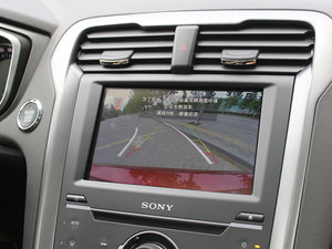 2013款2.0T GTDi240 豪华运动型 中控区