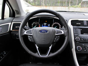 2013款2.0T GTDi200 时尚型 中控区