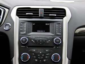 2013款2.0T GTDi200 时尚型 中控区