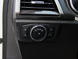 2013款2.0T GTDi240 至尊型 中控区