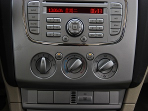 長安福特2013款經(jīng)典福克斯三廂