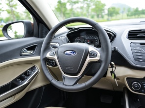 長(zhǎng)安福特2015款福睿斯