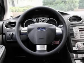 長安福特2014款經典福克斯兩廂