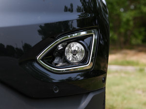2015款2.7T GTDi 四驱尊锐型 前雾灯