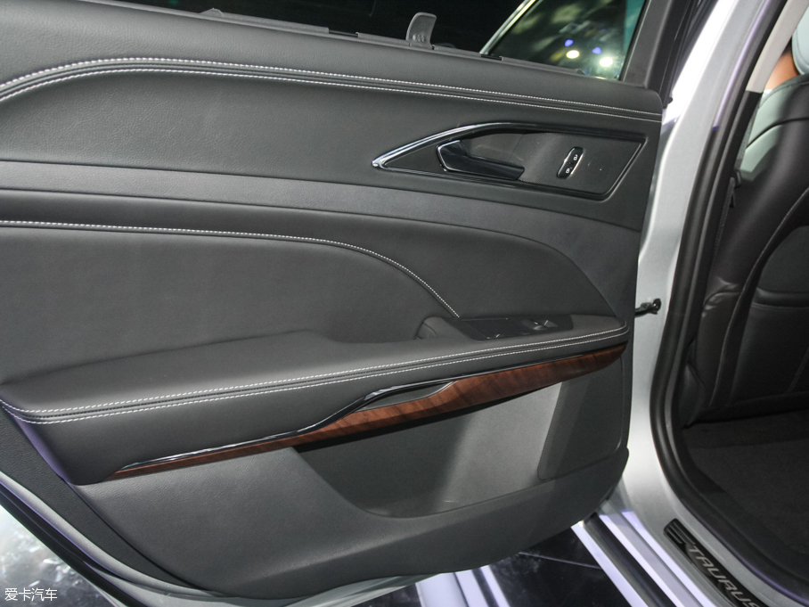 2016ţ EcoBoost 325 V6 Ş