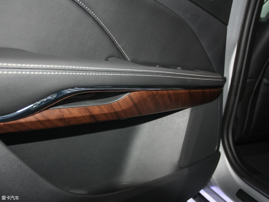 2016ţ EcoBoost 325 V6 Ş