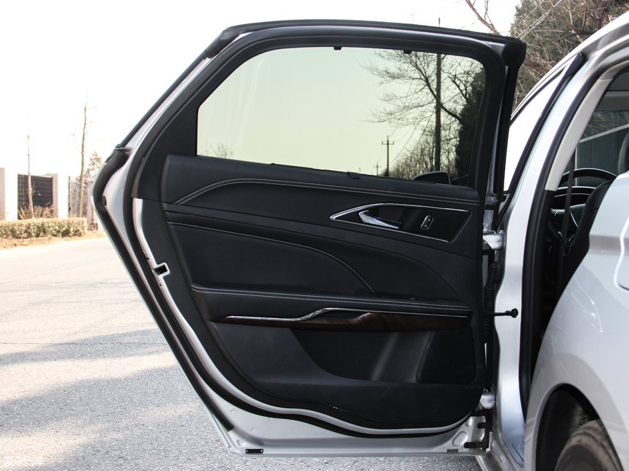 2016ţ EcoBoost 325 V6 Ş