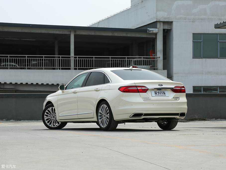 2017ţ EcoBoost 325 V6 LTD