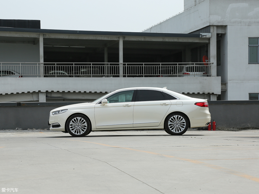 2017ţ EcoBoost 325 V6 LTD