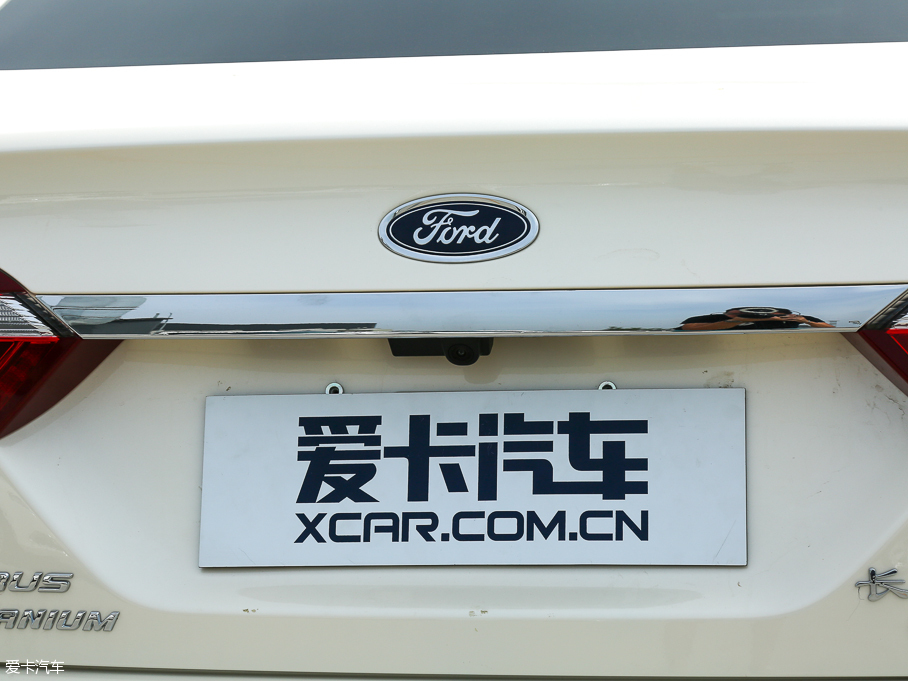 2017ţ EcoBoost 325 V6 LTD