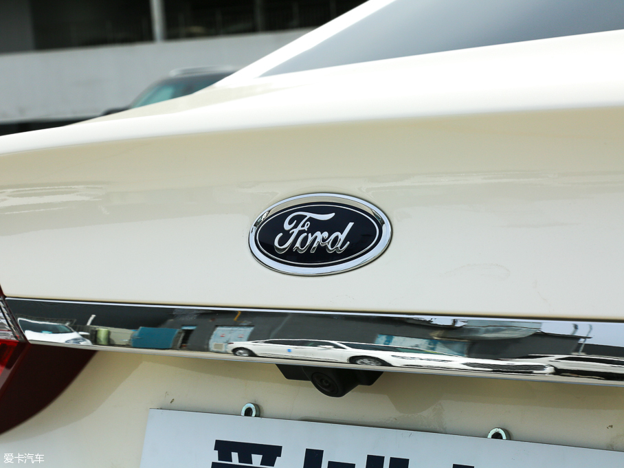 2017ţ EcoBoost 325 V6 LTD