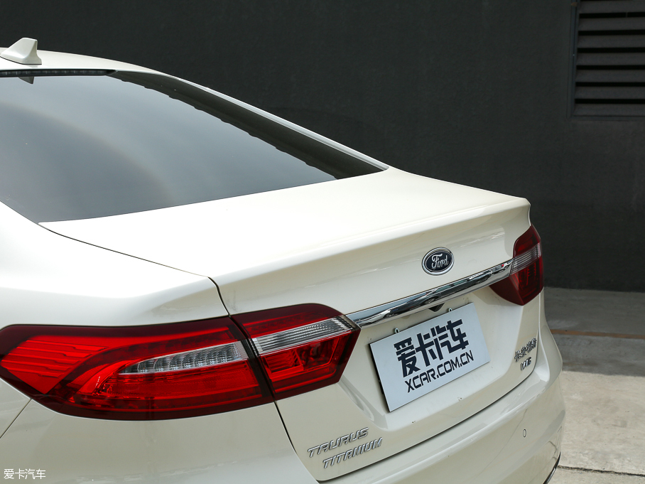 2017ţ EcoBoost 325 V6 LTD