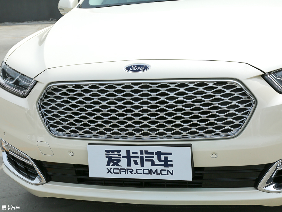 2017ţ EcoBoost 325 V6 LTD