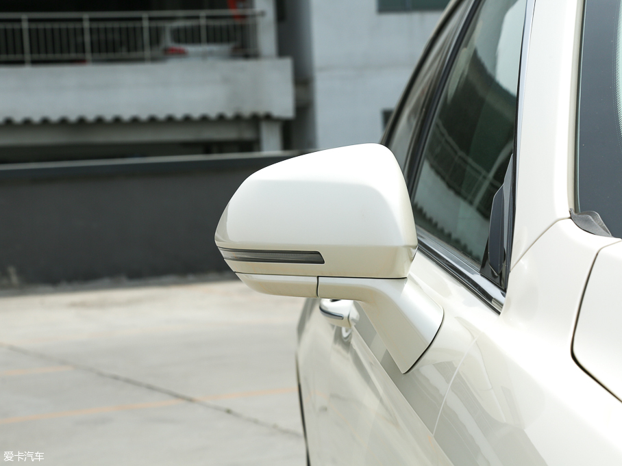 2017ţ EcoBoost 325 V6 LTD