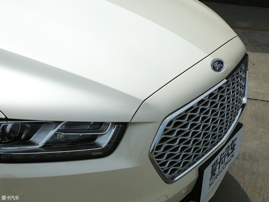 2017ţ EcoBoost 325 V6 LTD