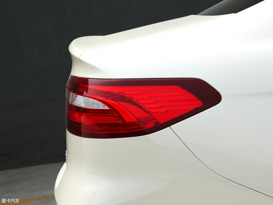 2017ţ EcoBoost 325 V6 LTD