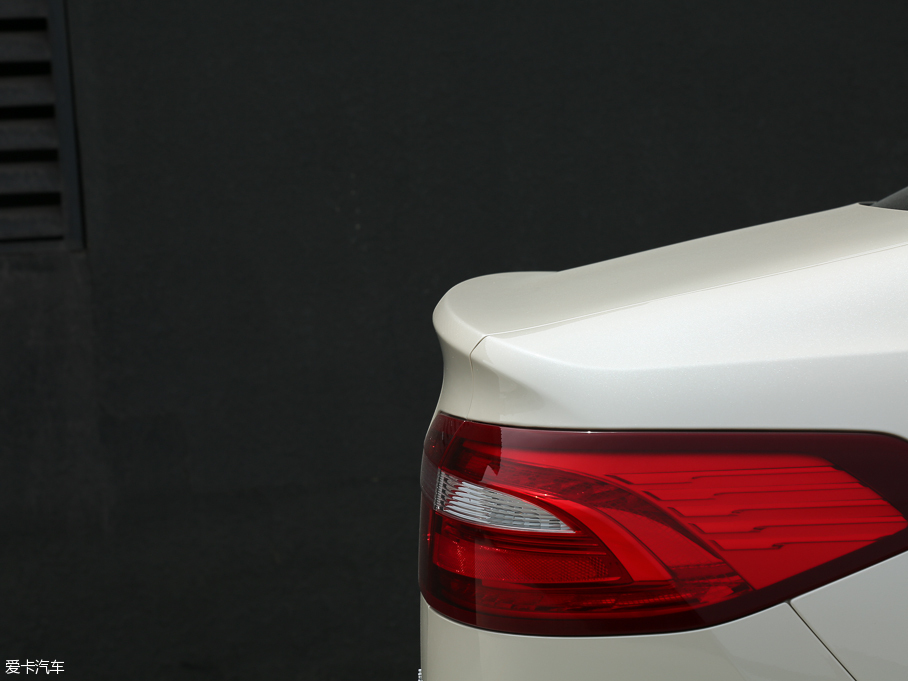 2017ţ EcoBoost 325 V6 LTD