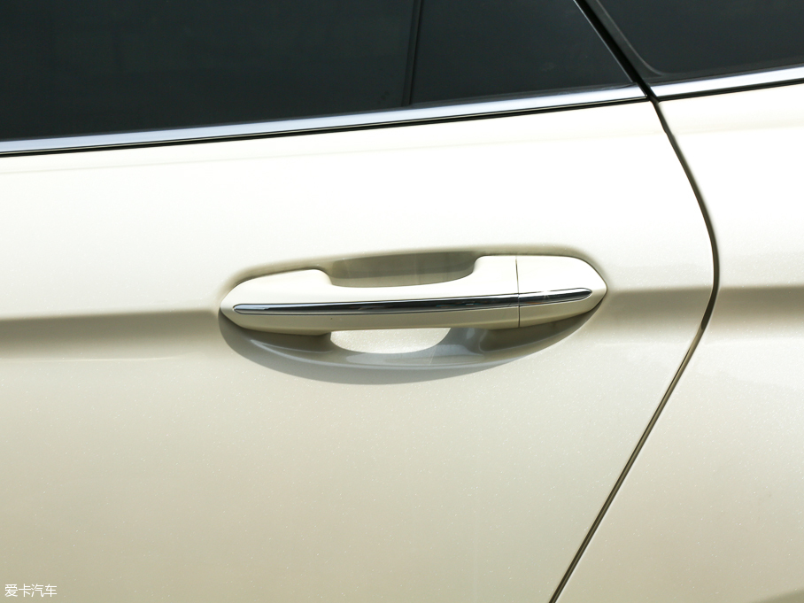 2017ţ EcoBoost 325 V6 LTD