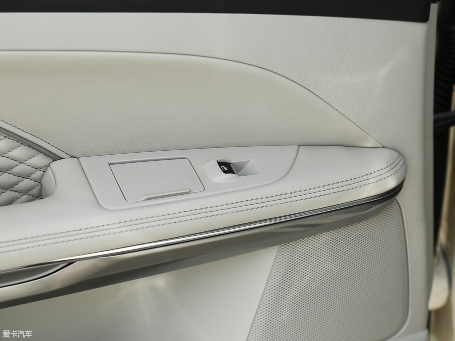 2017ţ EcoBoost 325 V6 LTD