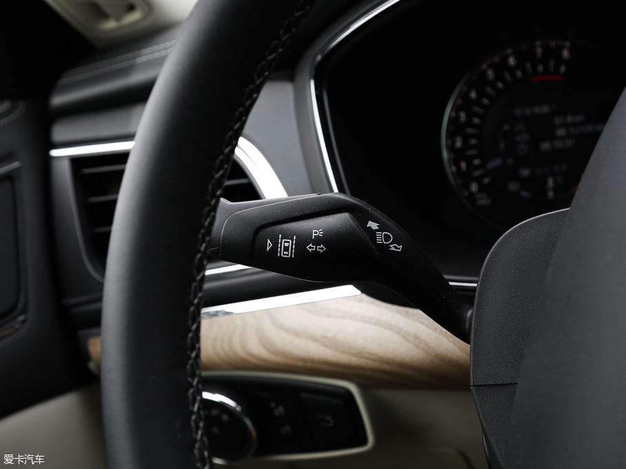 2017ţ EcoBoost 325 V6 LTD