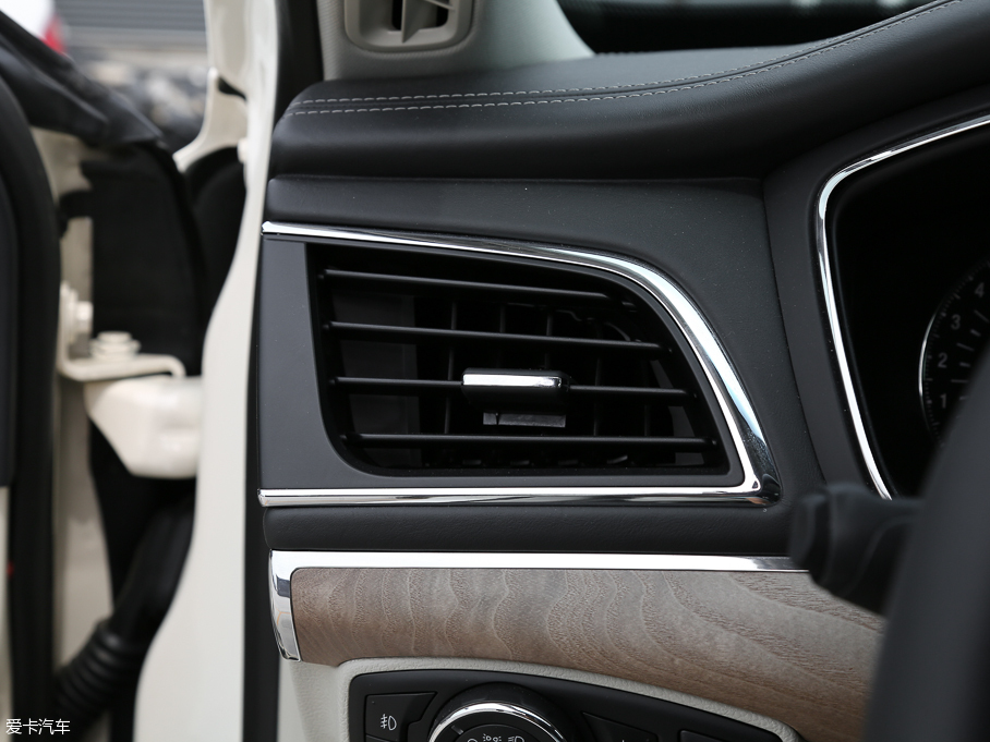 2017ţ EcoBoost 325 V6 LTD