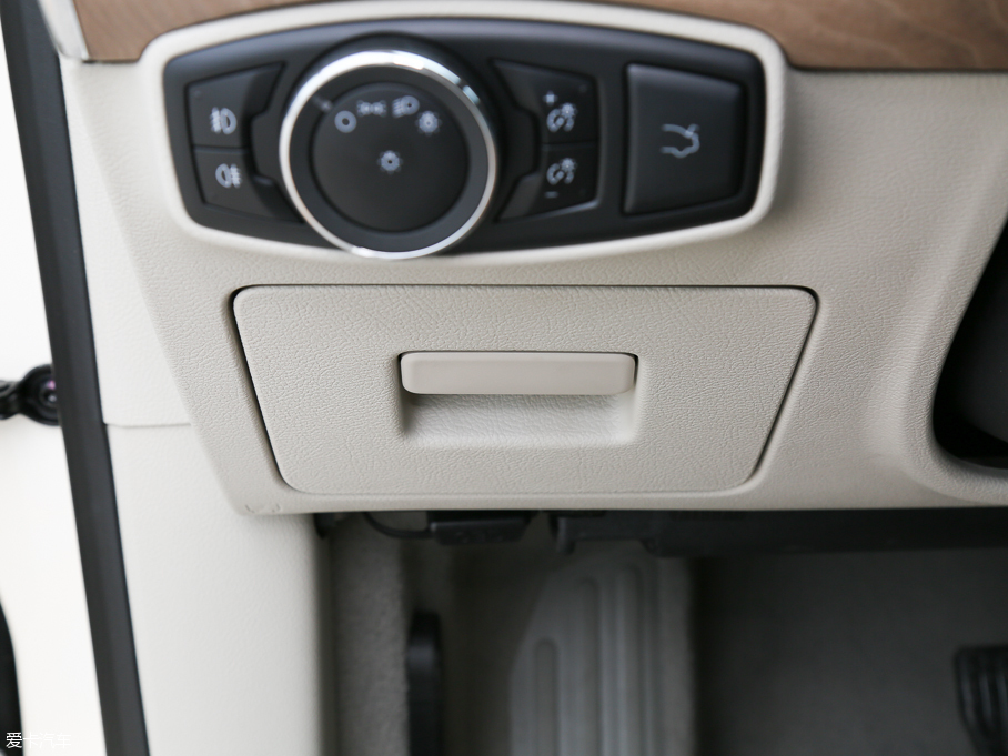 2017ţ EcoBoost 325 V6 LTD