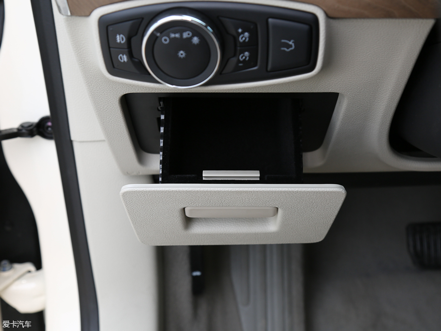 2017ţ EcoBoost 325 V6 LTD