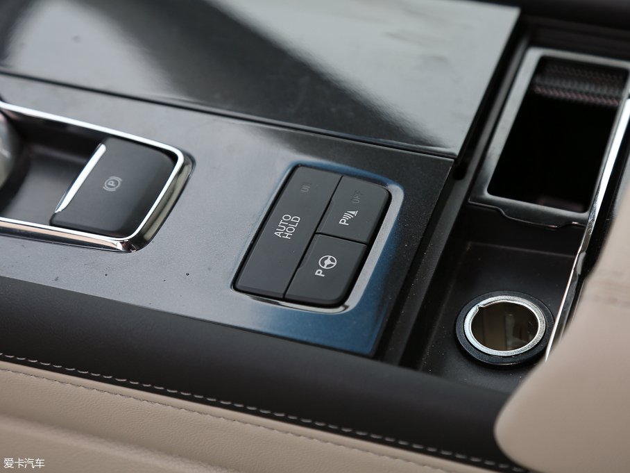 2017ţ EcoBoost 325 V6 LTD