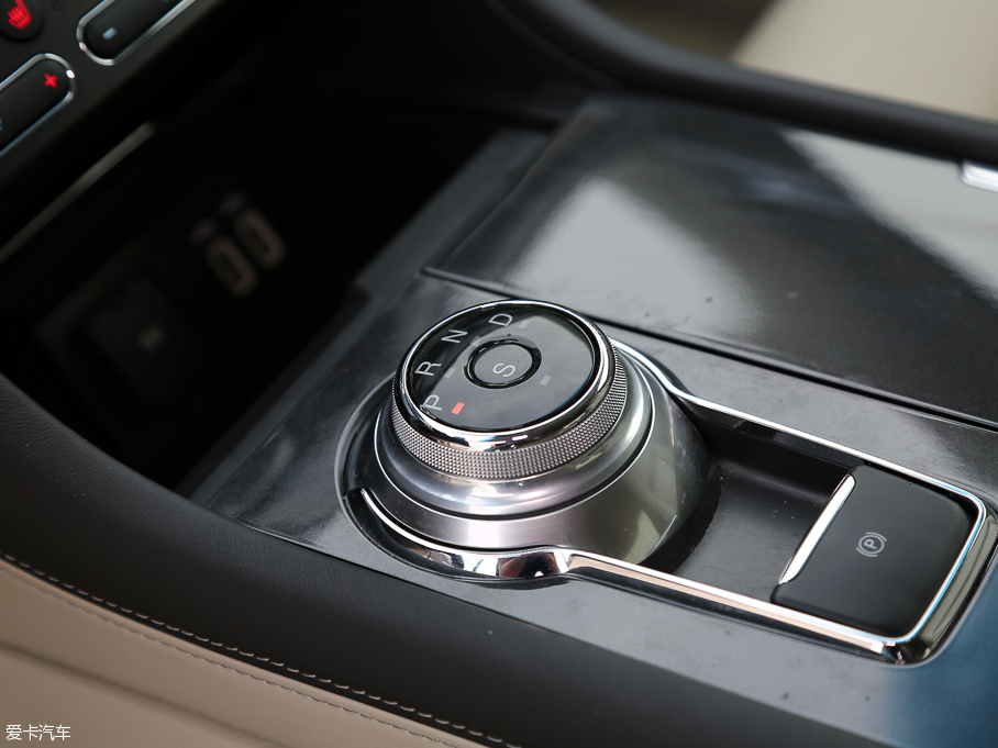 2017ţ EcoBoost 325 V6 LTD