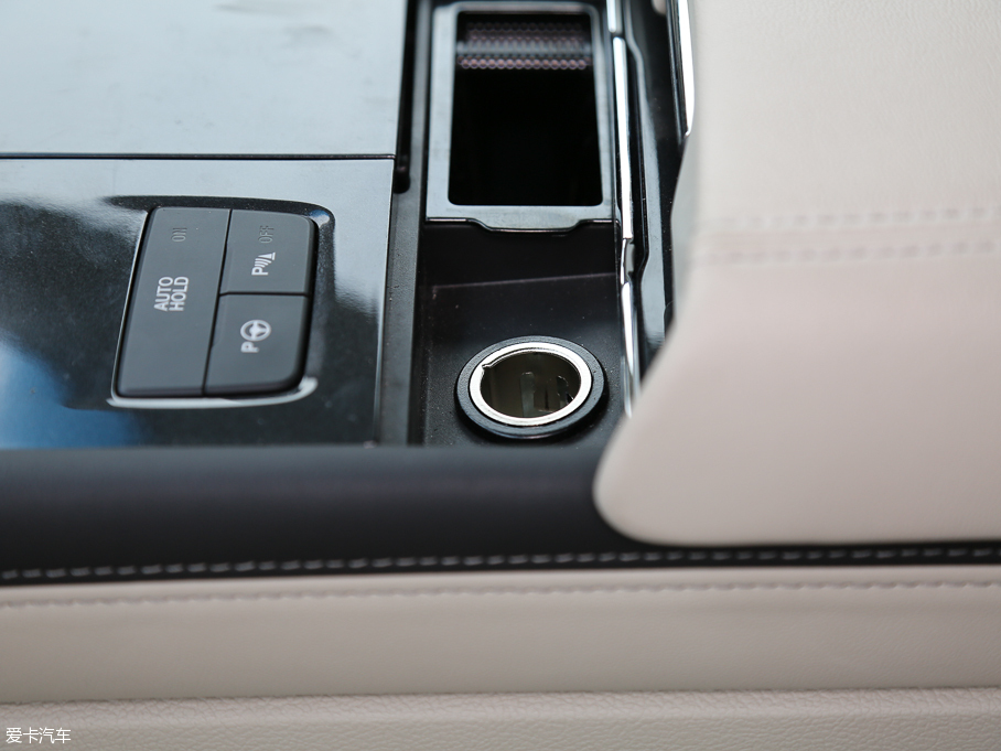 2017ţ EcoBoost 325 V6 LTD